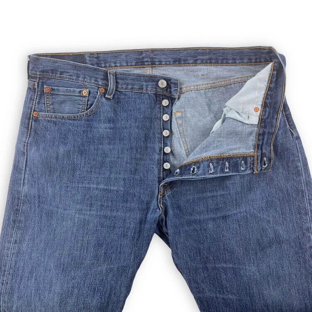 Levi’s 501 Mens Jeans Straight Leg Buttonfly Blue 6 Button size 40 10337